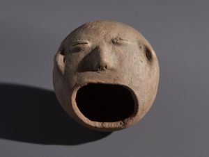 Igbo - Nigeria - Nello stile di Contenitore a forma di volto umano con bocca spalancata in terracotta