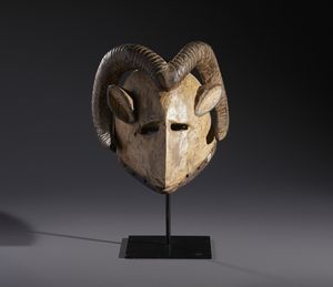 Bobo - Burkina Faso - Nello stile di Maschera a  casco  zoomorfa  in legno duro e pigmenti