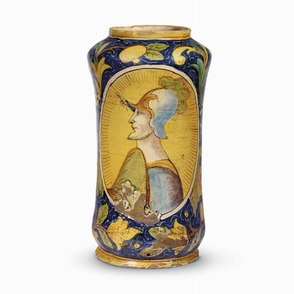 GRANDE ALBARELLO, CALTAGIRONE, MANIFATTURA DI GESUALDO DI BARTOLO, FINE SECOLO XIX  - Asta UNA COLLEZIONE DI VASI DA FARMACIA IN MAIOLICA - Associazione Nazionale - Case d'Asta italiane