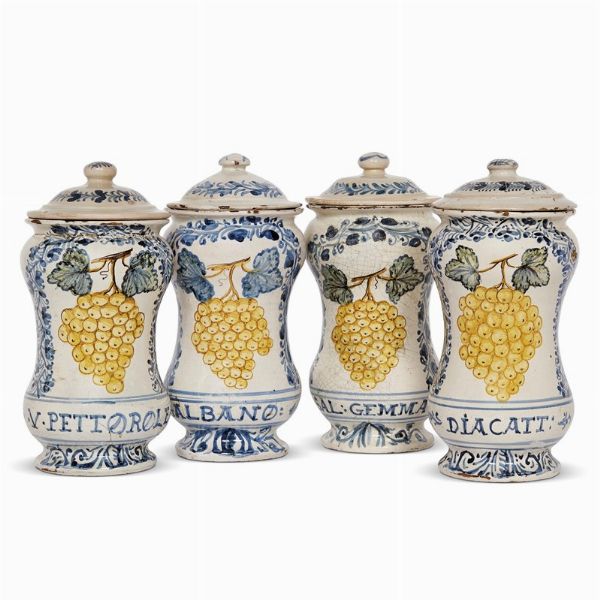 QUATTRO ALBARELLI CON COPERCHIO, CASTELLI, SECOLO XVII  - Asta UNA COLLEZIONE DI VASI DA FARMACIA IN MAIOLICA - Associazione Nazionale - Case d'Asta italiane