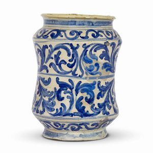 ALBARELLO, TRAPANI, ULTIMO QUARTO SECOLO XVII  - Asta UNA COLLEZIONE DI VASI DA FARMACIA IN MAIOLICA - Associazione Nazionale - Case d'Asta italiane