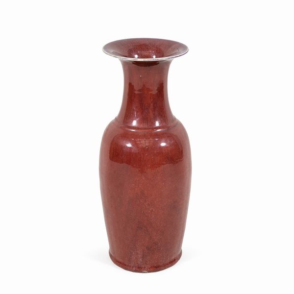 Vaso in terracotta monocroma invetriata color sangue di bue  - Asta Arredi, Sculture, Dipinti Antichi e del XIX Secolo - Associazione Nazionale - Case d'Asta italiane