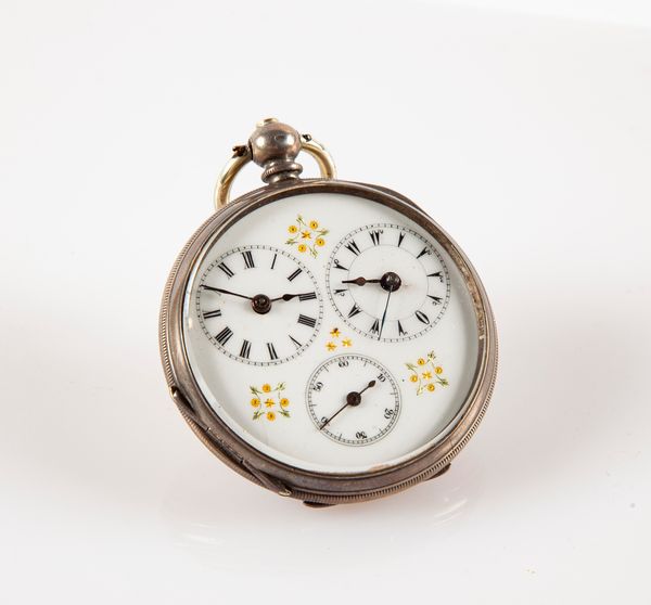 Orologio da tasca con cassa in argento con meccanica a doppio fuso orario. Scappamento ad ancora e bilanciere con viti. Carica a chiavetta con secondi in basso. Quadrante in smalto con decori coi numeri romani e quadrantini delle ore per il mercato turco  - Asta Orologi da Polso da Tasca e da Tavolo - Associazione Nazionale - Case d'Asta italiane