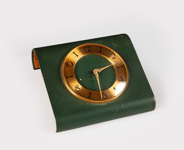 Gucci - Orologio sveglia da tavolo in ottone dorato a carica meccanica, montato su supporto metallico rivestito di pelle.  - Asta Orologi da Polso da Tasca e da Tavolo - Associazione Nazionale - Case d'Asta italiane