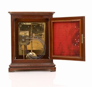 Hausmann & Co. - Orologio da tavolo con meccanica francese ad ore e quarti al passaggio. Carica 8 giorni. Scappamento ad ancora con sospensione a lamella. Carica a chiave (presente)  - Asta Orologi da Polso da Tasca e da Tavolo - Associazione Nazionale - Case d'Asta italiane