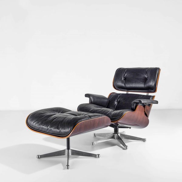 Charles & Ray Eames : Lounge chair 670 con ottomana 671  - Asta Design 200 - Associazione Nazionale - Case d'Asta italiane