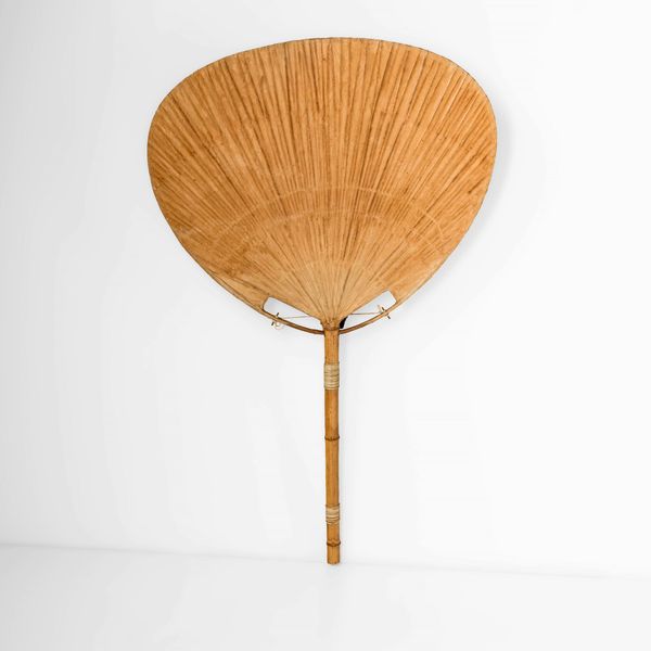 INGO MAURER : Grande lampada a parete mod. Uchiwa  - Asta Design 200 - Associazione Nazionale - Case d'Asta italiane