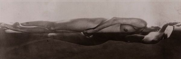 Erwin Blumenfeld : Elongated nude New York  - Asta Fotografia: Unveiled Beauty - Associazione Nazionale - Case d'Asta italiane