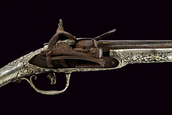 Pistola alla morlacca a pietra focaia con fornimenti in argento  - Asta Rare Armi Antiche e Armature da Tutto il Mondo - Associazione Nazionale - Case d'Asta italiane