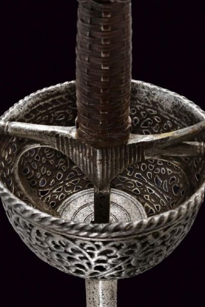 Elegante spada a tazza  - Asta Rare Armi Antiche e Armature da Tutto il Mondo - Associazione Nazionale - Case d'Asta italiane