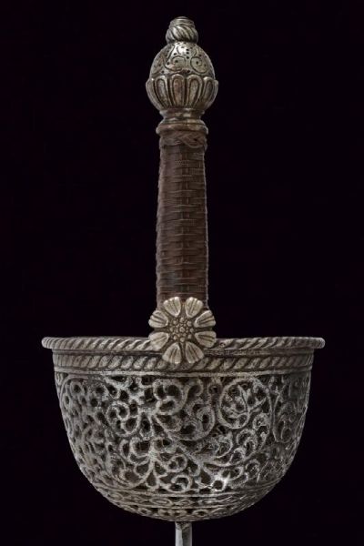 Elegante spada a tazza  - Asta Rare Armi Antiche e Armature da Tutto il Mondo - Associazione Nazionale - Case d'Asta italiane