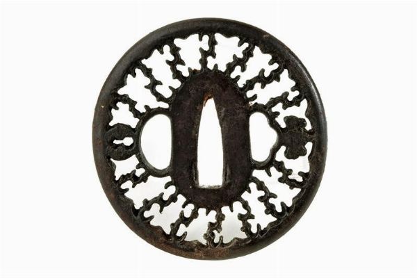 Tsuba sukashi  - Asta Rare Armi Antiche e Armature da Tutto il Mondo - Associazione Nazionale - Case d'Asta italiane