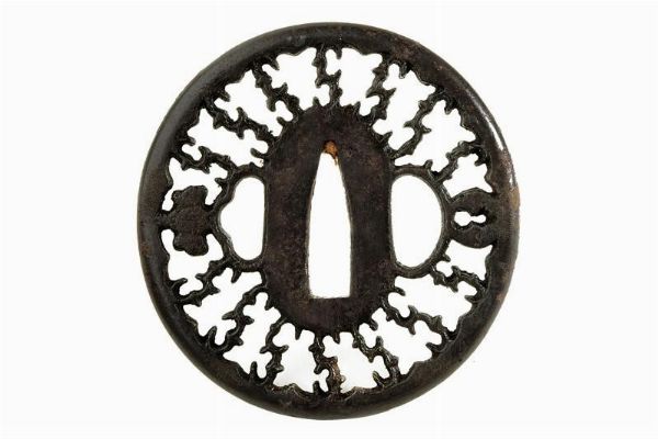 Tsuba sukashi  - Asta Rare Armi Antiche e Armature da Tutto il Mondo - Associazione Nazionale - Case d'Asta italiane