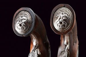 Interessante paio di pistole a pietra focaia con bellissimi fornimenti  - Asta Rare Armi Antiche e Armature da Tutto il Mondo - Associazione Nazionale - Case d'Asta italiane