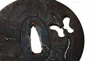 Tsuba ko-sukashi  - Asta Rare Armi Antiche e Armature da Tutto il Mondo - Associazione Nazionale - Case d'Asta italiane