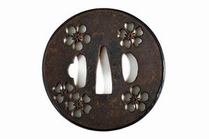 Tsuba katchushi  - Asta Rare Armi Antiche e Armature da Tutto il Mondo - Associazione Nazionale - Case d'Asta italiane