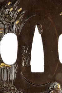 Tsuba in shibuichi, mei: Hirochika  - Asta Rare Armi Antiche e Armature da Tutto il Mondo - Associazione Nazionale - Case d'Asta italiane