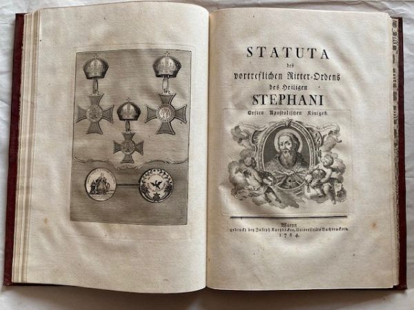 CONSTITUTIONES insignis ordinis equitum S. Stephani Regis Apostolici. Viennae (Wien), typis Josephi Kurzbock, Univers. Typographi, 1764. (Bound with the german edition:) Statuta des vortrefflichen Ritter-Ordens des Heiligen Stephani.  Wien, gedruckt bei Joseph Kurzbocken, Universats Buchdruckern, 1764.  - Asta Libri antichi, rarit bibliografiche e prime edizioni del '900 - Associazione Nazionale - Case d'Asta italiane