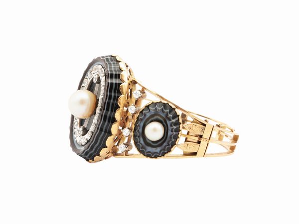 Bracciale rigido in oro giallo con diamanti, perle e agate  - Asta Gioielli e Orologi - Associazione Nazionale - Case d'Asta italiane