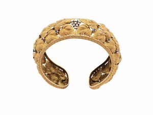 Bracciale rigido in oro giallo con diamanti e zaffiri  - Asta Gioielli e Orologi - Associazione Nazionale - Case d'Asta italiane