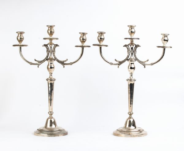 Coppia di candelabri in argento - Italia XX secolo, argentiere Dell'agata Alberto  - Asta Gioielli e Argenti Moderni e Contemporanei - Associazione Nazionale - Case d'Asta italiane