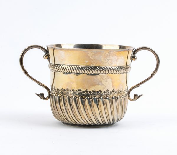 Coppa da porringer - Londra 1906, argentieri Henry Vander & Arthur Vander  - Asta Gioielli e Argenti Moderni e Contemporanei - Associazione Nazionale - Case d'Asta italiane