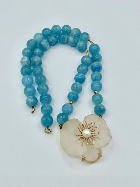 Girocollo in oro con acquamarine, cristallo di rocca e perla  - Asta Gioielli e Argenti Moderni e Contemporanei - Associazione Nazionale - Case d'Asta italiane