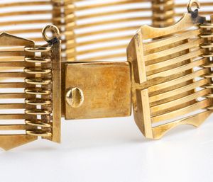 Due bracciali in oro  - Asta Gioielli e Argenti Moderni e Contemporanei - Associazione Nazionale - Case d'Asta italiane