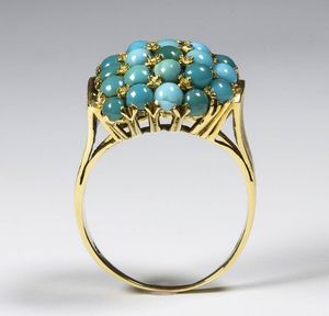 Anello a fascia in oro e perline di turchese  - Asta Gioielli e Argenti Moderni e Contemporanei - Associazione Nazionale - Case d'Asta italiane