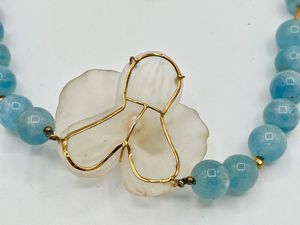 Girocollo in oro con acquamarine, cristallo di rocca e perla  - Asta Gioielli e Argenti Moderni e Contemporanei - Associazione Nazionale - Case d'Asta italiane