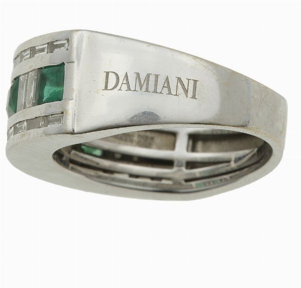 Damiani. Anello Belle Epoque a fascia con smeraldi e diamanti  - Asta Gioielli - Associazione Nazionale - Case d'Asta italiane