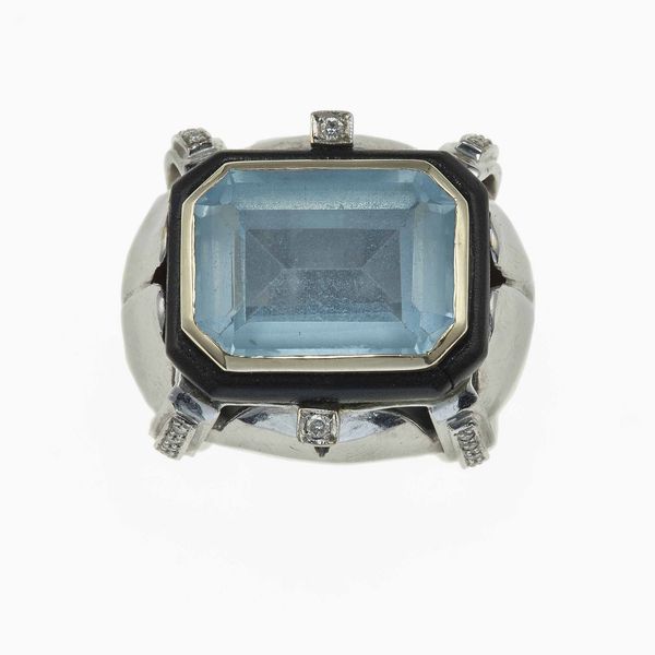 Anello con topazio azzurro, smalto e piccoli diamanti  - Asta Gioielli - Associazione Nazionale - Case d'Asta italiane