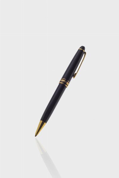 MONTBLANC : Penna a sfera marcata Montblanc  serie Meisterstuck. Cappuccio e corpo in resina nera con finiture color oro giallo.  - Asta Gioielli - Associazione Nazionale - Case d'Asta italiane