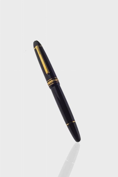 MONTBLANC : Evidenziatore marcata Montblanc  serie Meisterstuck  Cappuccio e corpo in resina nera con finiture color oro giallo.  - Asta Gioielli - Associazione Nazionale - Case d'Asta italiane