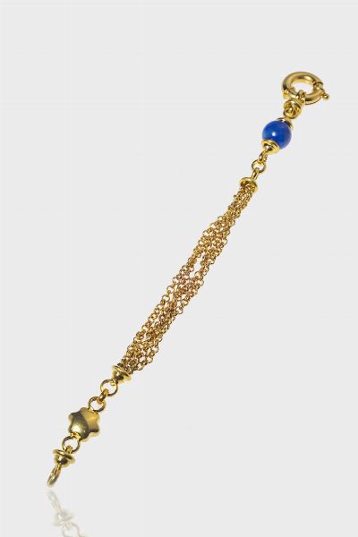 BRACCIALE : Peso gr 18.8 Lunghezza cm 19 in oro giallo con maglia ad anello; stellina a decoro e una sfera di lapislazzuli del diam. di mm12. Firmato Pasino.  - Asta Gioielli - Associazione Nazionale - Case d'Asta italiane