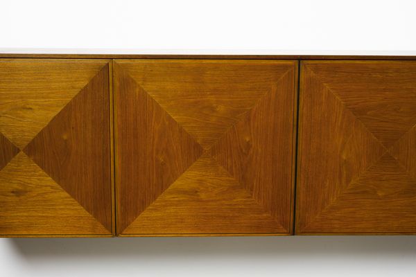 DARDI COSTANTINO (1936 - 1991) : attribuito. Credenza pensile per Mobilificio Olivieri, Italia  - Asta Asta 447 | DESIGN E ARTI DECORATIVE DEL NOVECENTO Online - Associazione Nazionale - Case d'Asta italiane