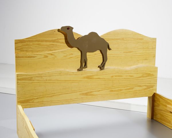 DE POLI FABIO (n. 1947) : Letto matrimoniale Camel per Giovannetti, Pistoia  - Asta Asta 447 | DESIGN E ARTI DECORATIVE DEL NOVECENTO Online - Associazione Nazionale - Case d'Asta italiane