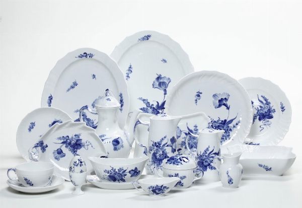 Servizio da brunch Fiori Blu.<BR>Danimarca, Manifattura Royal Copenhagen, XX secolo.  - Asta Arredo per la Tavola - Associazione Nazionale - Case d'Asta italiane