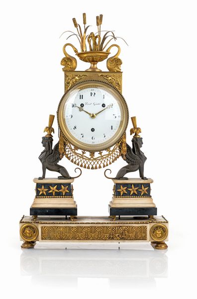 Orologio in bronzo brunito e dorato d'epoca Direttorio caratterizzato da sfingi  - Asta Antiquariato - Icone, Arredi, Sculture, Oggetti d'Arte - Associazione Nazionale - Case d'Asta italiane