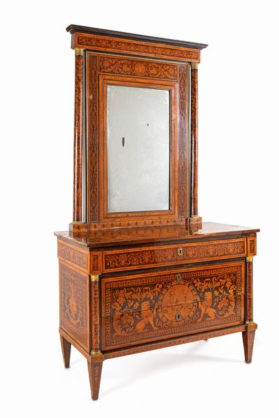 Cassettone in noce intarsiato con specchiera en suite, XIX secolo  - Asta Antiquariato - Icone, Arredi, Sculture, Oggetti d'Arte - Associazione Nazionale - Case d'Asta italiane