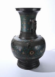 Vaso in bronzo brunito e smalti champlev, Giappone, fine del XIX secolo  - Asta Antiquariato - Icone, Arredi, Sculture, Oggetti d'Arte - Associazione Nazionale - Case d'Asta italiane