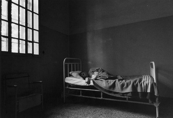 Gianni Berengo Gardin : Istituto Psichiatrico  - Asta Fotografia - Associazione Nazionale - Case d'Asta italiane