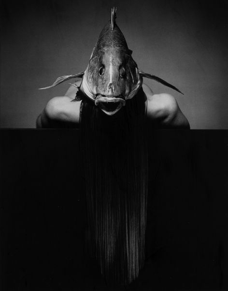 Erwin Olaf : Cleo with fish  - Asta Fotografia - Associazione Nazionale - Case d'Asta italiane