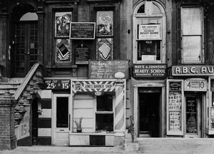 Aaron  Siskind - Harlem