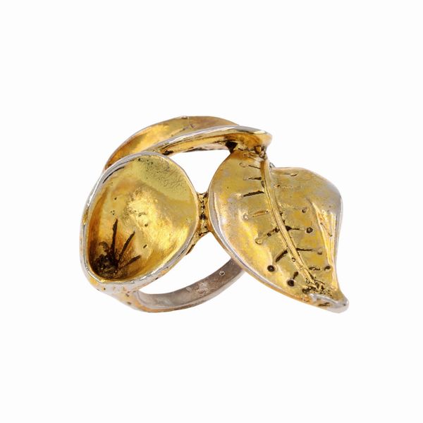 Anello bijou foglie in metallo dorato  - Asta Gioielli e Orologi Web Only - Associazione Nazionale - Case d'Asta italiane