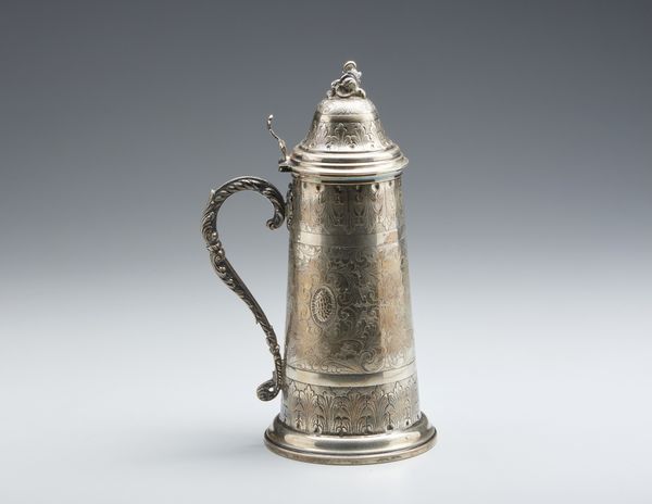 ARGENTIERE ITALIANO DEL XX SECOLO : Tankard in argento fuso e cesellato a motivi decorativi vegetali  - Asta Asta 449 | ARTE ANTICA E DEL XIX SECOLO Virtuale - Associazione Nazionale - Case d'Asta italiane