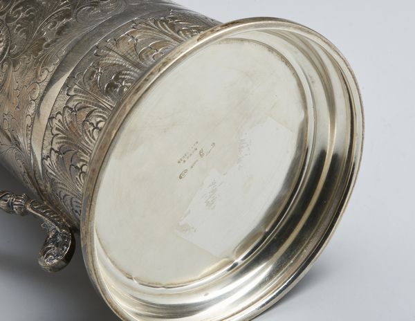 ARGENTIERE ITALIANO DEL XX SECOLO : Tankard in argento fuso e cesellato a motivi decorativi vegetali  - Asta Asta 449 | ARTE ANTICA E DEL XIX SECOLO Virtuale - Associazione Nazionale - Case d'Asta italiane