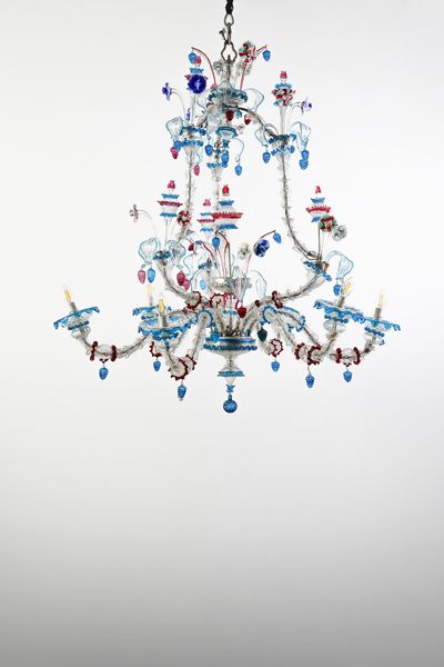 MANIFATTURA VENEZIANA DEL XX SECOLO : Lampadario in vetro di Murano incolore e policromo, arricchito da steli con corolle e decorazioni policrome  - Asta Asta 449 | ARTE ANTICA E DEL XIX SECOLO Virtuale - Associazione Nazionale - Case d'Asta italiane