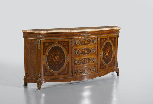 MANIFATTURA FRANCESE DEL XIX-XX SECOLO : Credenza lastronata e intarsiata in legni vari, con decorazioni in bronzo e metallo dorato, fronte a quattro cassetti affiancati da due ante, piano in marmo sagomato  - Asta Asta 449 | ARTE ANTICA E DEL XIX SECOLO Virtuale - Associazione Nazionale - Case d'Asta italiane