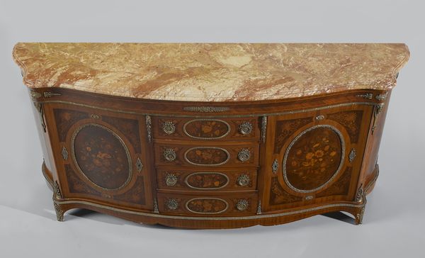 MANIFATTURA FRANCESE DEL XIX-XX SECOLO : Credenza lastronata e intarsiata in legni vari, con decorazioni in bronzo e metallo dorato, fronte a quattro cassetti affiancati da due ante, piano in marmo sagomato  - Asta Asta 449 | ARTE ANTICA E DEL XIX SECOLO Virtuale - Associazione Nazionale - Case d'Asta italiane